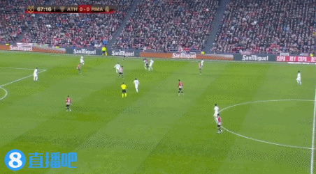 🥰还得看库中锋！库里内线举手要位上篮打成2+1！挥拳庆祝！