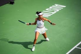 中国站F1大赛车｜ 冲刺排位赛力压群雄 汉密尔顿杆位起跑