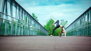 丹尼尔斯达成生涯第400次抢断，NBA历史第六年轻