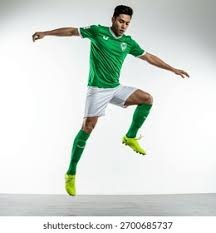 亚洲足球之光，赛后孙兴慜与胡桑诺夫拥抱致意