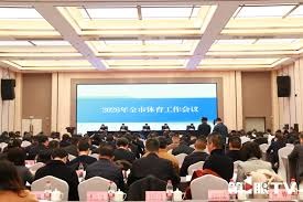 松井秀喜与大谷翔平在一次棒球活动中同台，被视为日本两代强打的传承